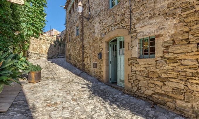 Peratallada Casa | Casa vacacional 'Casa Peratallada' con Wi-Fi y aire acondicionado