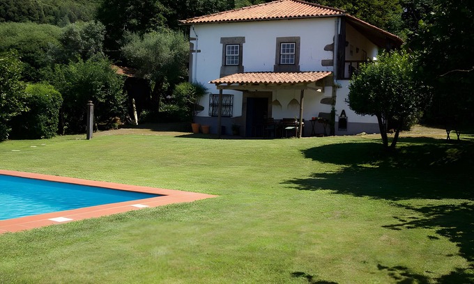 Ponte de Lima Casa | Casa de vacaciones 'Casa Da Oliveira' con vistas a la montaña, piscina privada y terraza privada