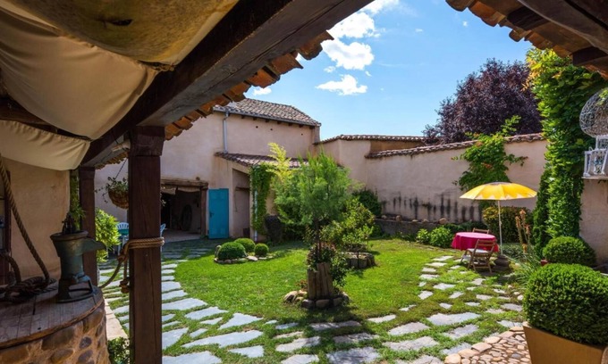 Villamejil Casa | Casa de vacaciones 'Casa Rural La Cepedana' con terraza privada, jardín privado y Wi-Fi