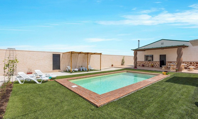 La Lantejuela Casa | Casa de vacaciones "Casa Rural Rafael" con piscina privada, terrazas privadas y Wi-Fi