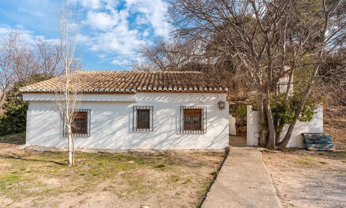 La Zubia Casa | Casa de vacaciones 'Casa Rural La Roca' con vistas a la montaña, piscina compartida y Wi-Fi