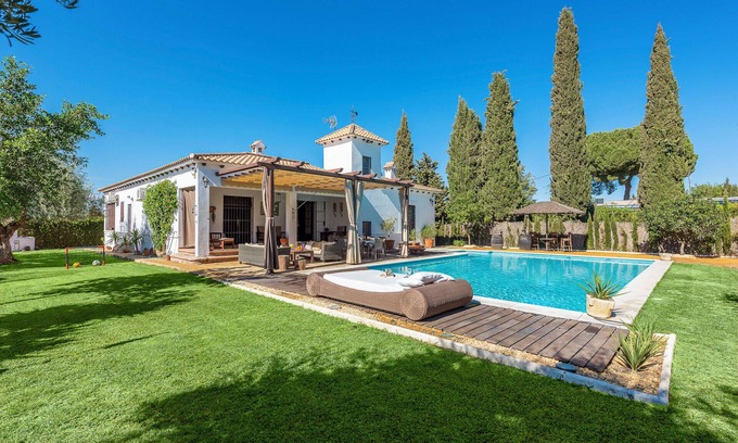 Marchena Casa | Casa de vacaciones "Casa Rural La Teja" con piscina, jardín y Wi-Fi