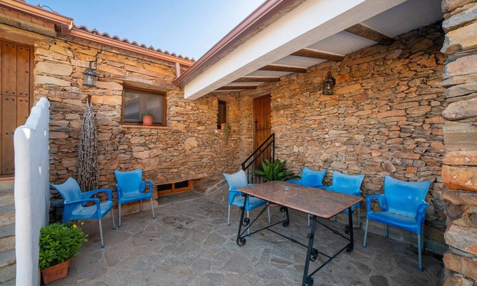 Laroya Casa | Casa de vacaciones 'Casa Rural Albaida' con vistas a la montaña, piscina compartida y Wi-Fi