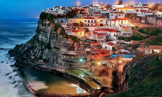 Azenhas do Mar Casa | Holiday Home 'Casa Sol E Mar' with Sea View, Private Terrace and Wi-Fi