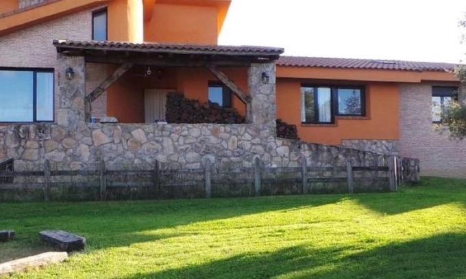 Pedrezuela Casa | Casa de vacaciones 'Casa Vargas' con vistas a la montaña, piscina privada y Wi-Fi