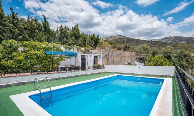 Lanjarón Casa | Casa de vacaciones 'Chalet Venta Del Aire' con vistas a la montaña, Wi-Fi y aire acondicionado