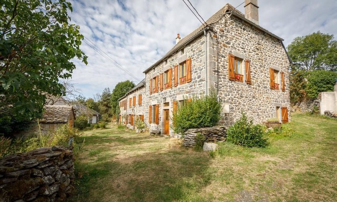 Valuejols Casa | Casa de vacaciones 'Chez Félicie' con terraza privada y jardín compartido