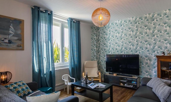 Plougasnou Casa | Holiday Home Chez Pascaline by Interhome