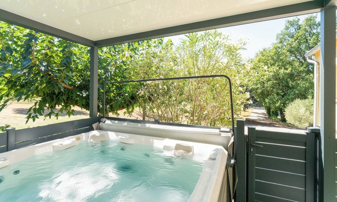 Malaucene Casa | Casa de vacaciones 'Coin De Paradis Au Mont Ventoux' con terraza privada, Wi-Fi y aire acondicionado