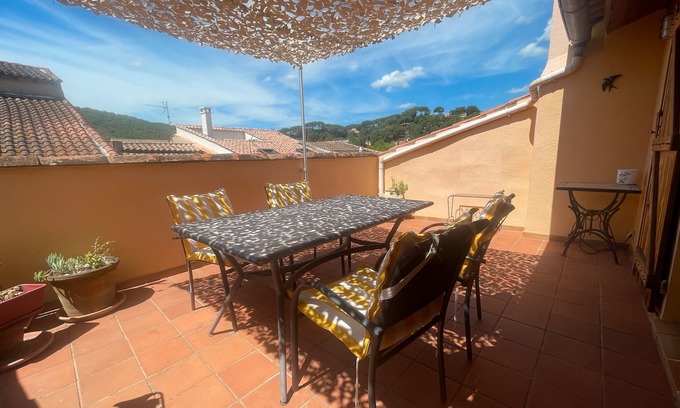 Collobrieres Casa | Holiday Home 'Collo' with Mountain View, Private Terrace and Wi-Fi