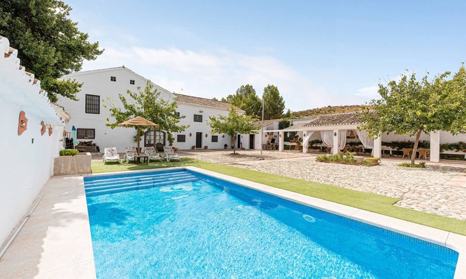 Archidona Casa | Casa Vacacional 'Cortijo Caracate' con Vista a la Montaña, Wi-Fi y Aire Acondicionado