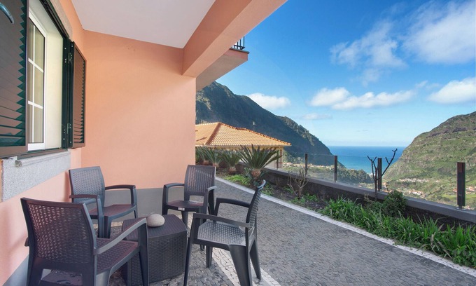 Sao Vicente Casa | Casa de vacaciones 'Cristina Grand' con vistas al mar, terraza privada y Wi-Fi