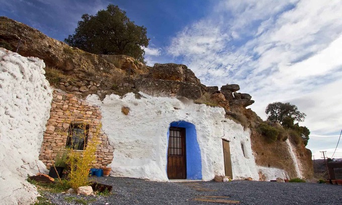 Los Balcones Casa | Casa de vacaciones 'Cueva Balcones de Piedad - Granado' con terraza, piscina compartida y Wi-Fi