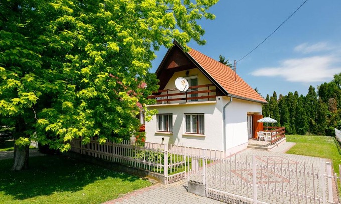 Balatonszarszo Casa | Holiday Home Cydonia by Interhome