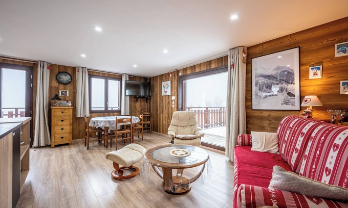Aillon-le-Jerune Casa | Casa de vacaciones 'D'Aillon' con vistas a la montaña, terraza privada y Wi-Fi