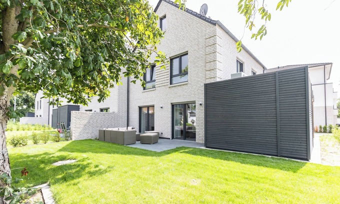 Lembruch Casa | Holiday Home 'Das Strandhaus 2' with Shared Terrace and Wi-Fi