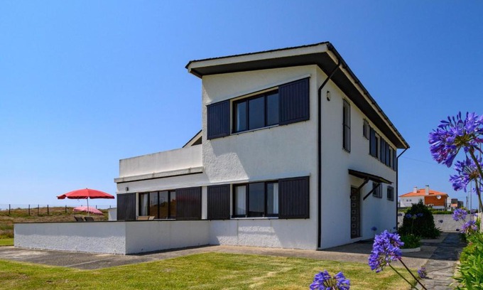Viana do Castelo Casa | Holiday Home De Carreço by Interhome