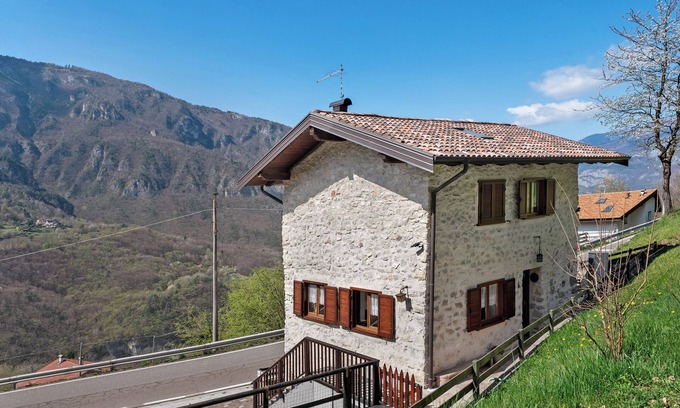 Folgaria Casa | Casa de vacaciones 'Della Melania' con vistas a las montañas y piscina
