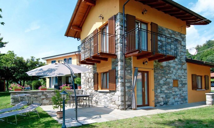 Pettenasco Casa | Holiday Home di Pipot by Interhome
