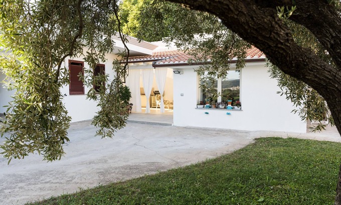 Irgoli Casa | Casa de vacaciones 'Domo Bonaeras' con vistas a la montaña, Wi-Fi y aire acondicionado