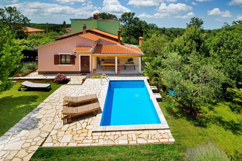 Modrusani Casa | Holiday home Ecio , s velikim vrtom, potpuno ograđena,
