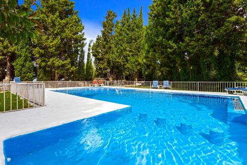 Alcaucín Casa | Holiday Home El Alcázar