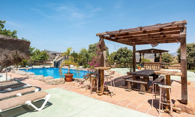 Almogia Casa | Casa de vacaciones 'El Desafío De Las Águilas' con vistas al lago, Wi-Fi y aire acondicionado