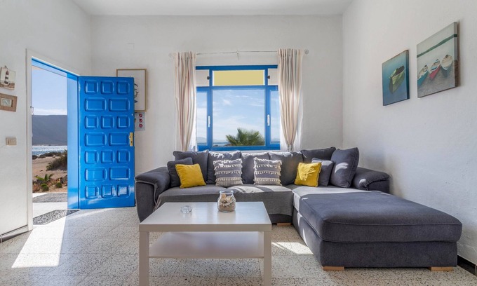 Caleta de Sebo Casa | Casa de vacaciones "El Graciosero" cerca de la playa con vistas al mar, Wi-Fi y terraza