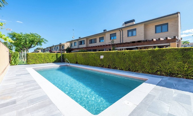Cambrils Casa | Casa de vacaciones 'Emi' con piscina compartida, Wi-Fi y aire acondicionado