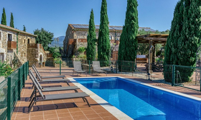 Mollet de Peralada Casa | Casa de vacaciones "Mas Renart" con vistas a la montaña, piscina, Wi-Fi, jardín y terraza