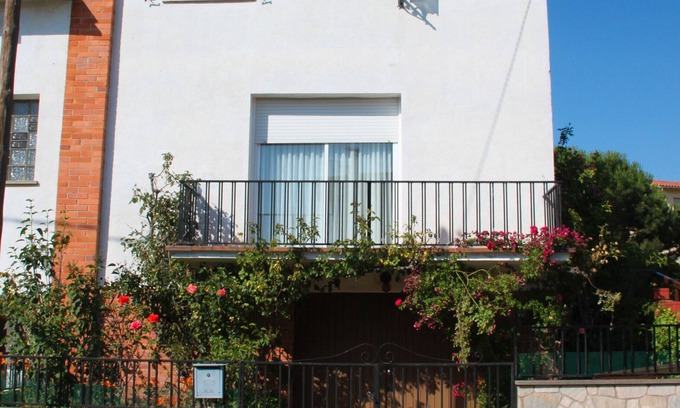 Sant Hilari Sacalm Casa | Holiday Home 'Cal Castro' with Private Terrace, Private Garden and Wi-Fi