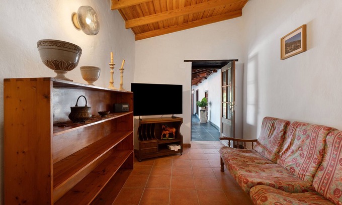 Alajero Casa | Casa de vacaciones 'Fagundo' con vistas a la montaña, terraza privada y Wi-Fi
