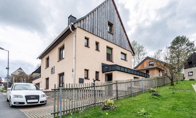Oberwiesenthal Casa | Casa de vacaciones 'Ferienhaus Fichtelberg' con vistas a la montaña, terraza privada y Wi-Fi