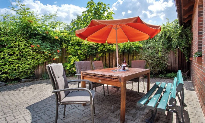 Bugewitz Casa | Casa de vacaciones 'Ferienhaus Dorfidyll' con terraza privada, jardín privado y Wi-Fi