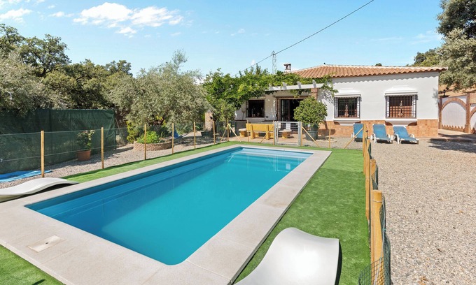 Jubrique Casa | Casa de vacaciones 'Finca Rural Mazuqueto' con vistas a la montaña, piscina privada y Wi-Fi