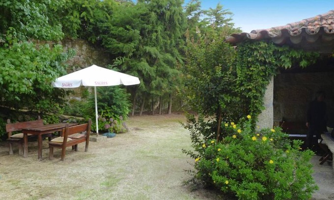 Varzea da Ovelha e Aliviada Casa | holiday home, Folhada