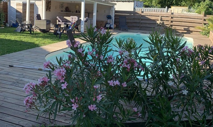 Ambares-et-Lagrave Casa | Holiday home near 20 min from Bordeaux 45 min from the beaches