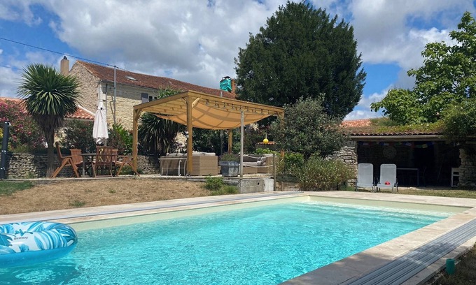Chaille-les-Marais Casa | Casa de vacaciones 'L'hébergerie Sablotine' con piscina privada, terraza privada y Wi-Fi
