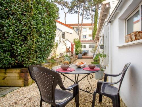 La Bernerie-en-Retz Casa | Holiday Home Norecic-1 by Interhome
