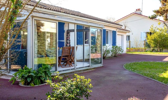 La Bernerie-en-Retz Casa | Holiday Home La Bruyère by Interhome