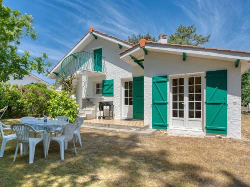 Vendays-Montalivet Casa | Holiday Home La Bruyère by Interhome