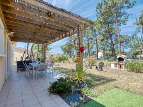 Vendays-Montalivet Casa | Holiday Home Les Ormes by Interhome
