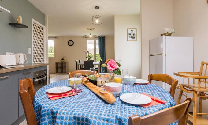 Sainte-Mere-Eglise Cabaña | Casa de Vacaciones en Sainte-Mère Église, Jardín Privado