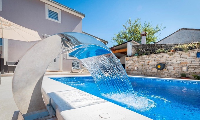 Debeljuhi Casa | Holiday Home Fradelani with Private Pool