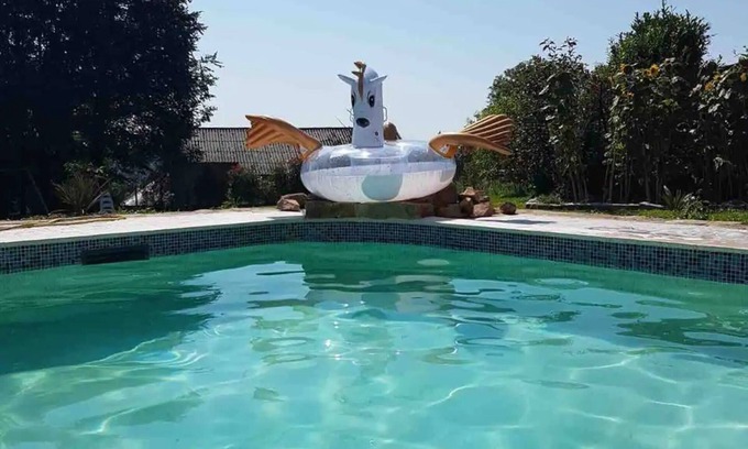 La Porcherie Casa | Casa de vacaciones "Gîte Les Tilleuls" con piscina compartida, terraza y Wi-Fi; mascotas permitidas