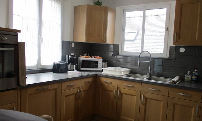 Lannion Casa | Holiday Home 'Gîte La Marinière - 300m Gare - Tgv' with Private Terrace and Wi-Fi
