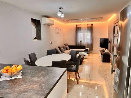 Kastel Novi Apartamento | Holiday home Gamaliel