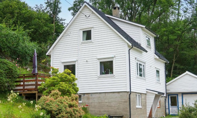 Tysnes Casa | Holiday Home Gamlahuset by Interhome
