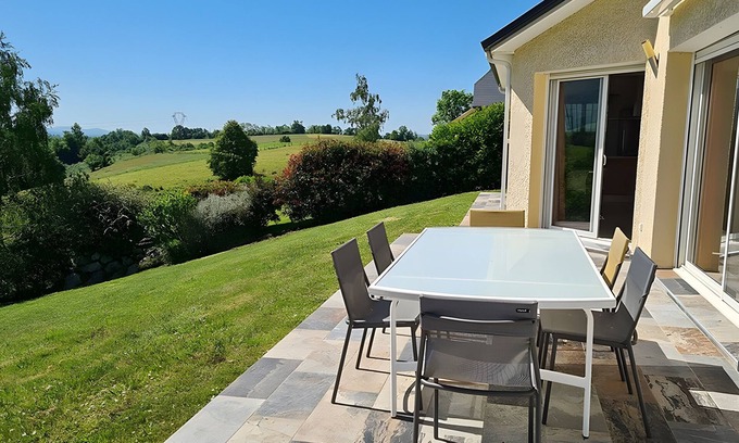 Buzy Casa | Casa de Vacaciones 'Gîte Gousseau' con Vista a la Montaña, Terraza Privada y Wi-Fi