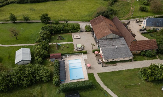 Jayac Casa | Casa de vacaciones 'Gîte La Mauratie' con piscina compartida, terraza privada y Wi-Fi